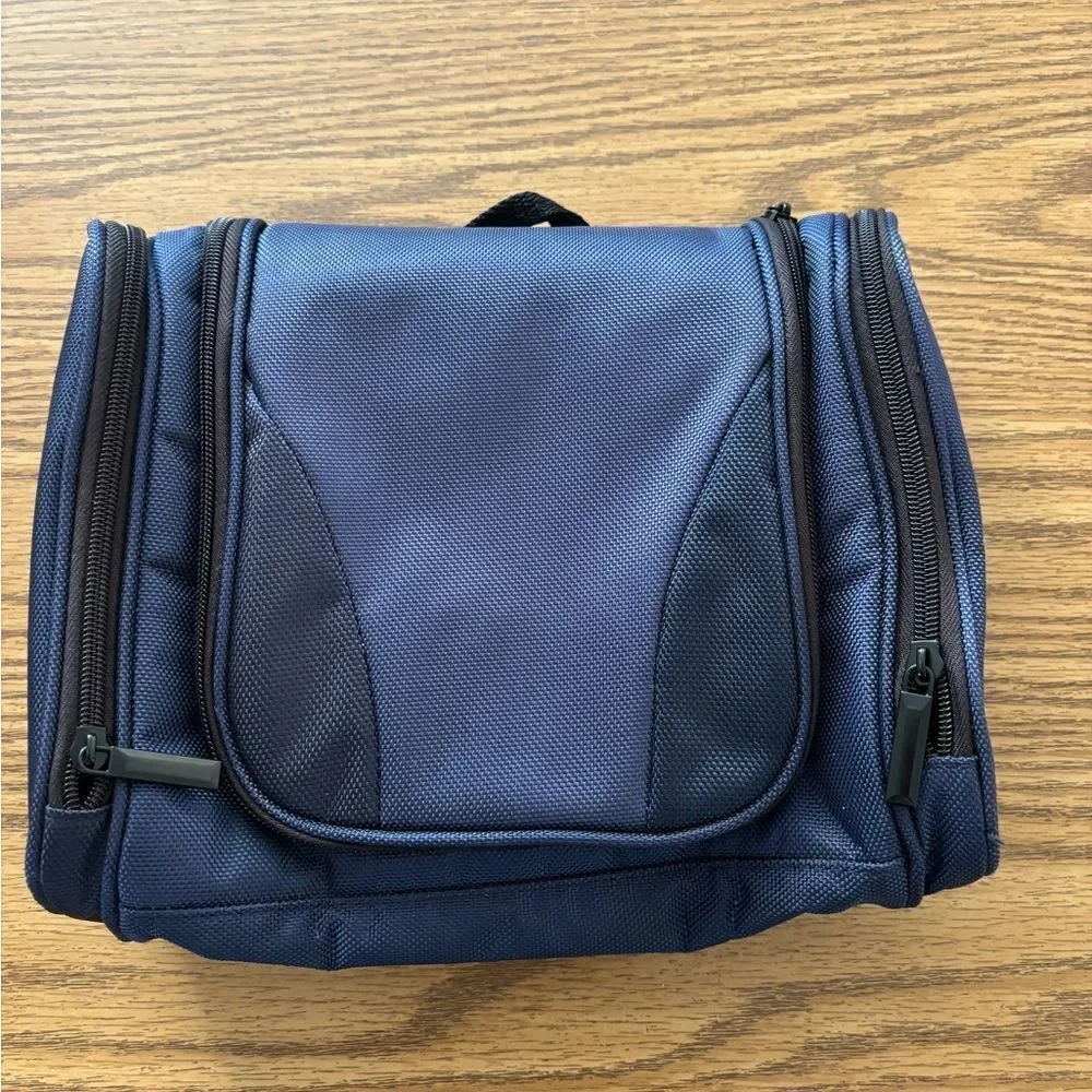 Navy Blue Men's Travel/Toiletry Bag, NWOT